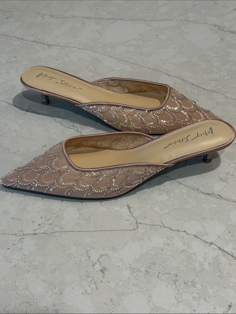 Betsey Johnson Blush Sequin Pointed-Toe Kitten Heels Size 11 - Picture 2 of 8